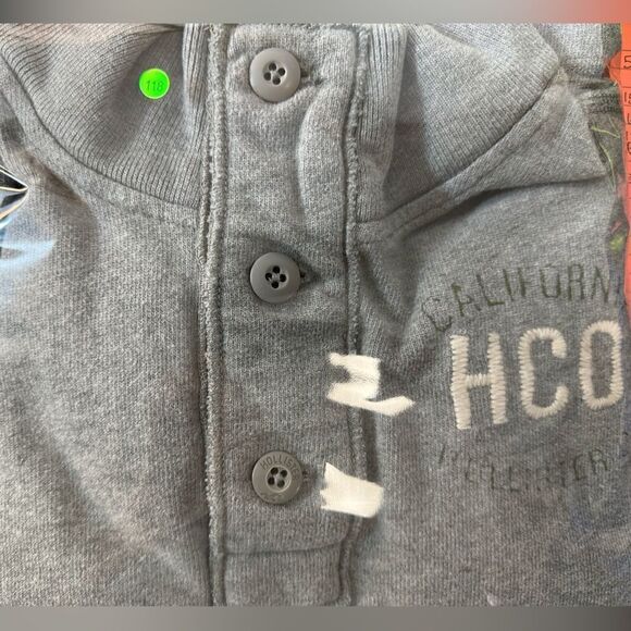 Men’s XL Hollister Sweatshirt - Small hole - Picture 9 of 9